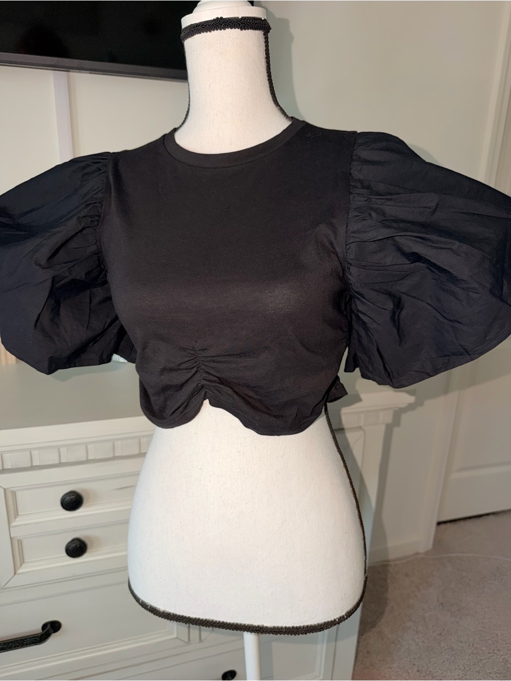 Women's Black Puff-Sleeve Cropped Top